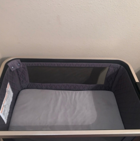 Monebeb Black and Gold Bassinet - Picture 3 of 3